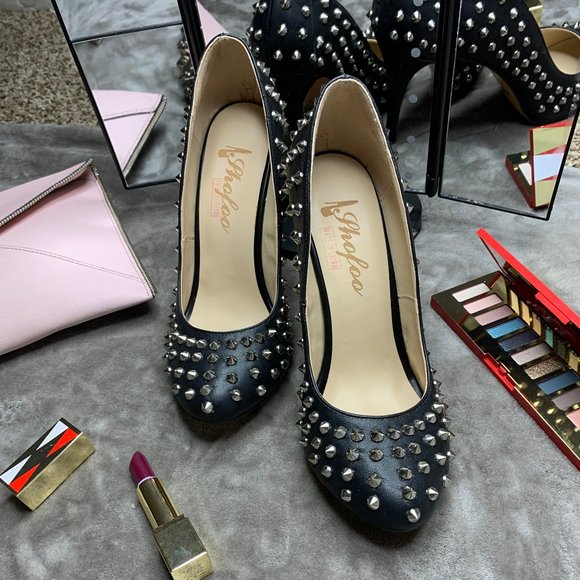 Black leather rivet high heels - Picture 4 of 5